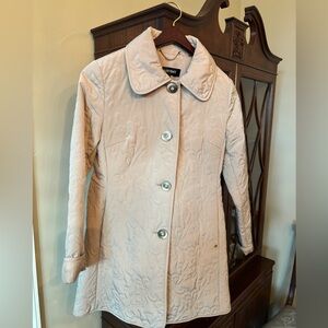 Ellen Tracy quilted coat size small. Great condition. Perfect for travel.